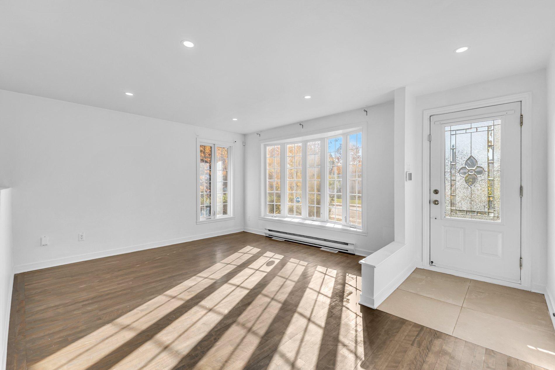 









121


Rue Nadon

,
Laval (Sainte-Rose),




QC
H7L1T4

