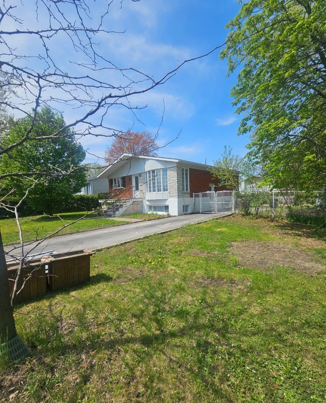 









121


Rue Nadon

,
Laval (Sainte-Rose),




QC
H7L1T4

