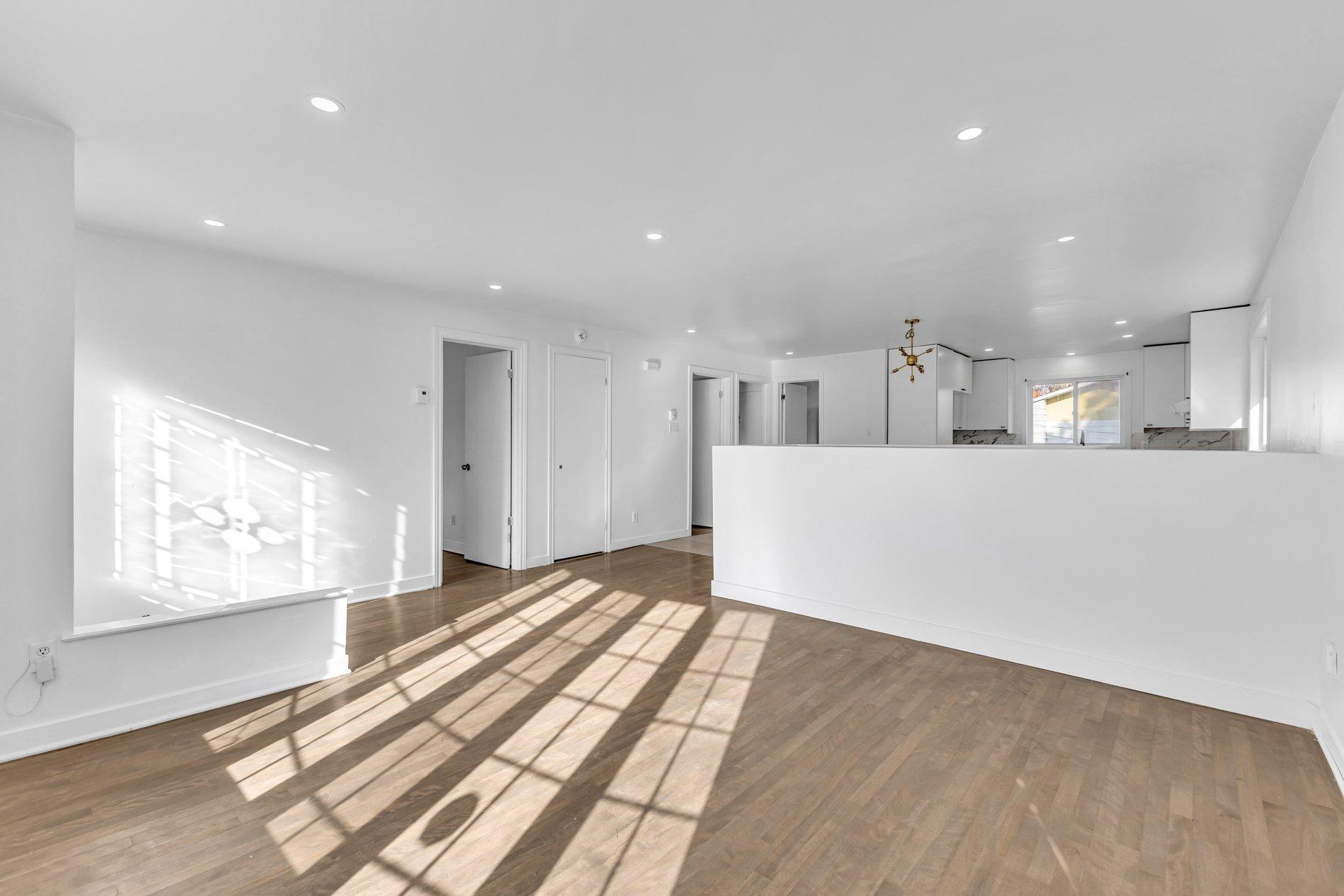 









121


Rue Nadon

,
Laval (Sainte-Rose),




QC
H7L1T4

