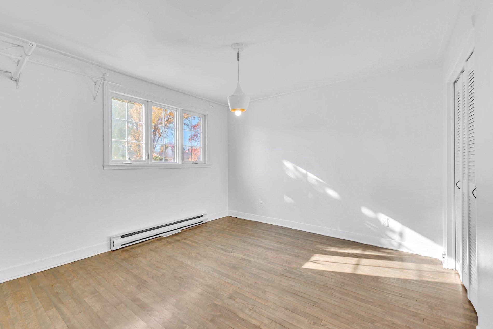 









121


Rue Nadon

,
Laval (Sainte-Rose),




QC
H7L1T4

