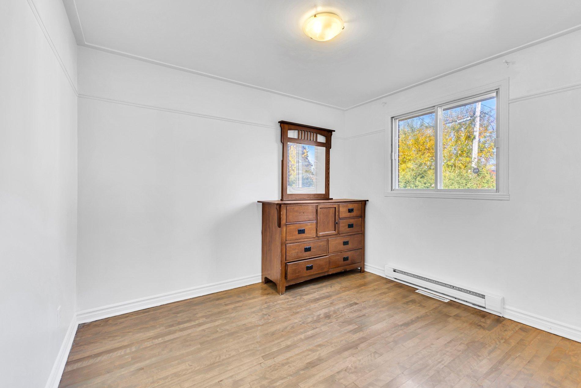









121


Rue Nadon

,
Laval (Sainte-Rose),




QC
H7L1T4

