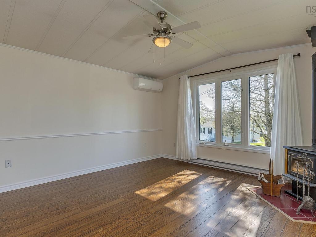 












7 Boutilier Drive

,
Sackville,




NS
B4E 2Y1


