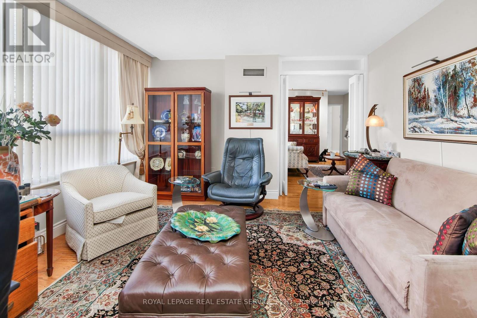












609 - 130 CARLTON STREET

,
Toronto,




Ontario
M5A4K3

