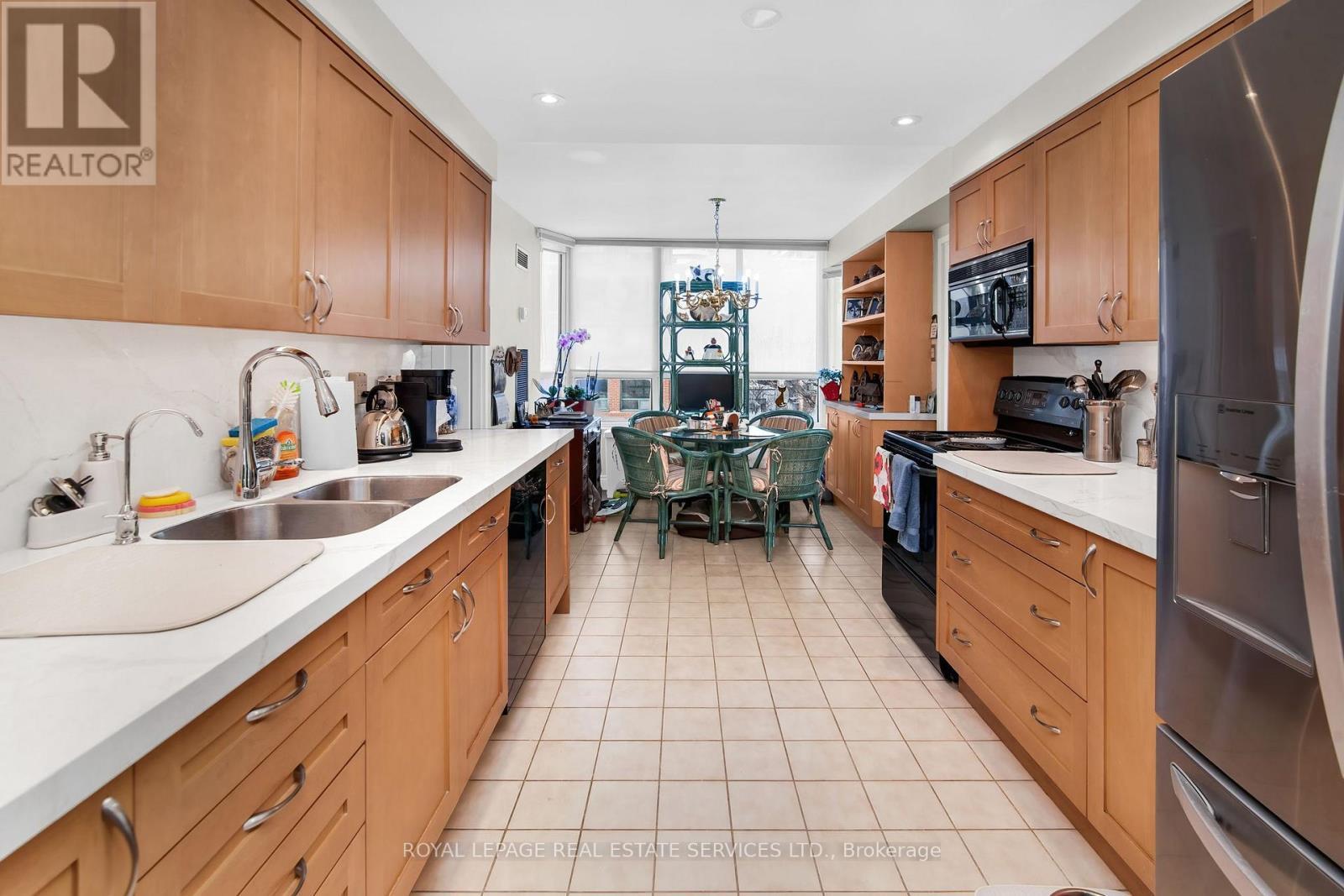 












609 - 130 CARLTON STREET

,
Toronto,




Ontario
M5A4K3


