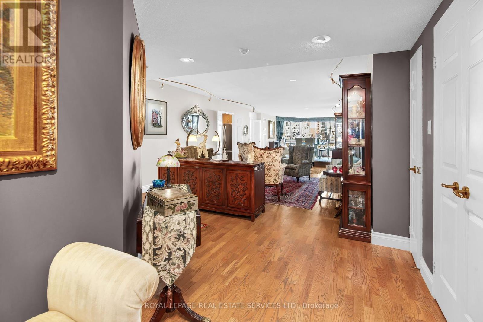 












609 - 130 CARLTON STREET

,
Toronto,




Ontario
M5A4K3

