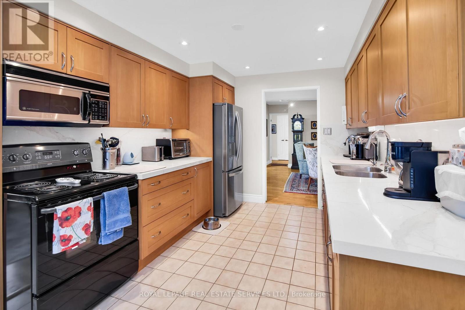 












609 - 130 CARLTON STREET

,
Toronto,




Ontario
M5A4K3

