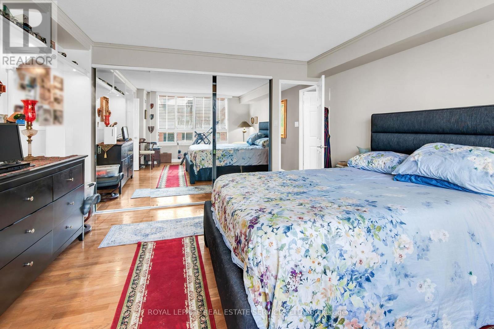 












609 - 130 CARLTON STREET

,
Toronto,




Ontario
M5A4K3

