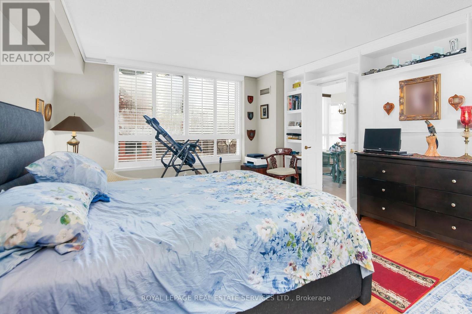 












609 - 130 CARLTON STREET

,
Toronto,




Ontario
M5A4K3

