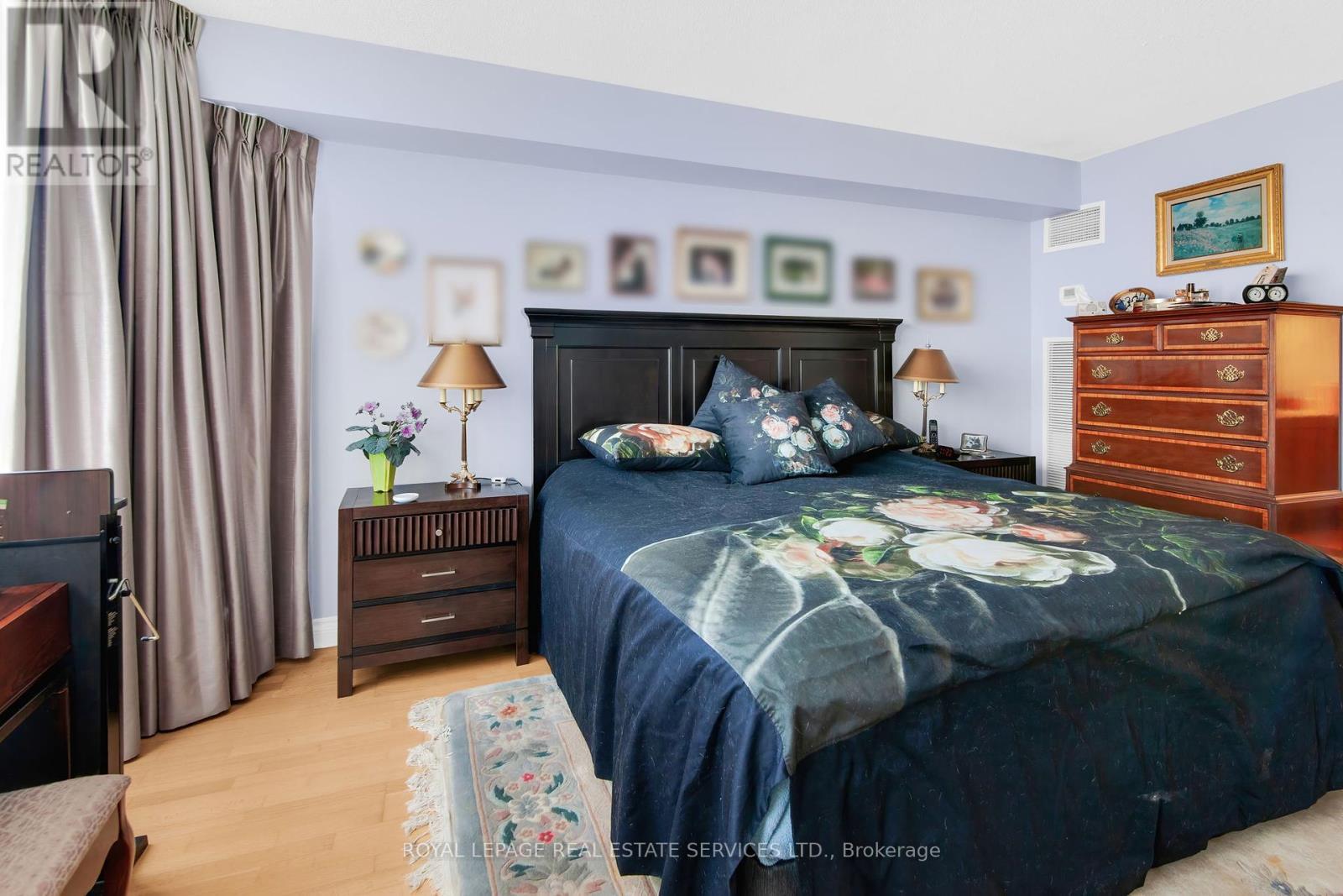 












609 - 130 CARLTON STREET

,
Toronto,




Ontario
M5A4K3

