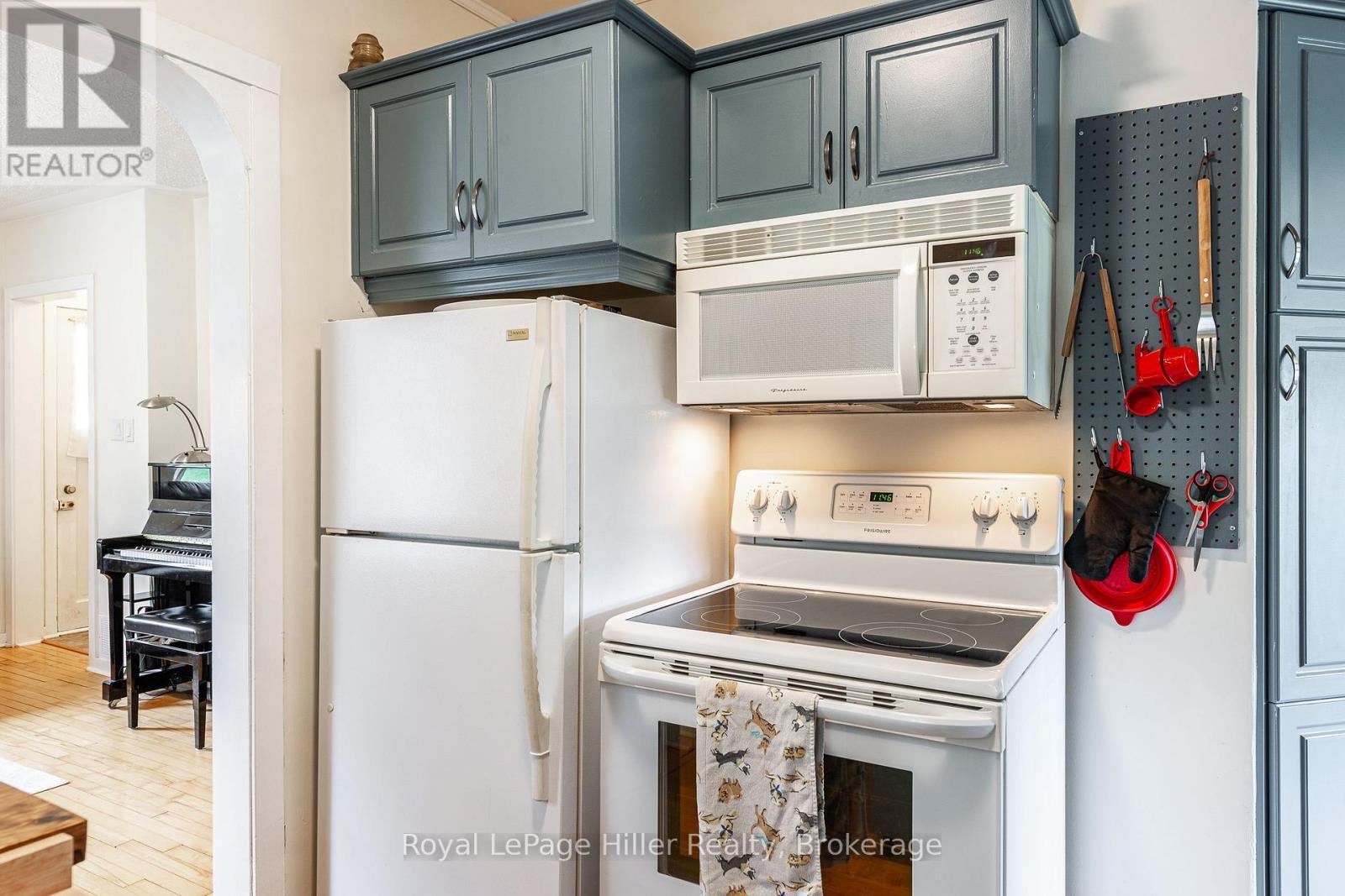 












20 CORIANO STREET

,
Stratford,




Ontario
N5A6C3

