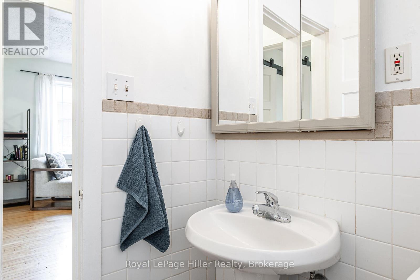 












20 CORIANO STREET

,
Stratford,




Ontario
N5A6C3

