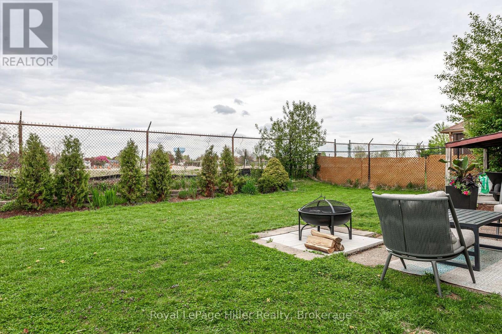 












20 CORIANO STREET

,
Stratford,




Ontario
N5A6C3


