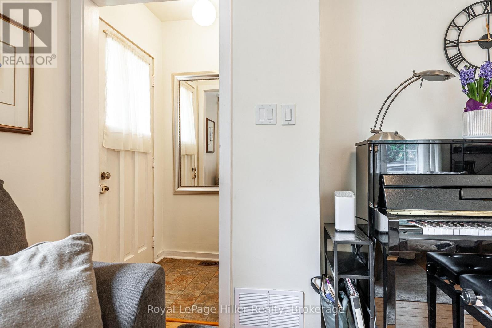 












20 CORIANO STREET

,
Stratford,




Ontario
N5A6C3


