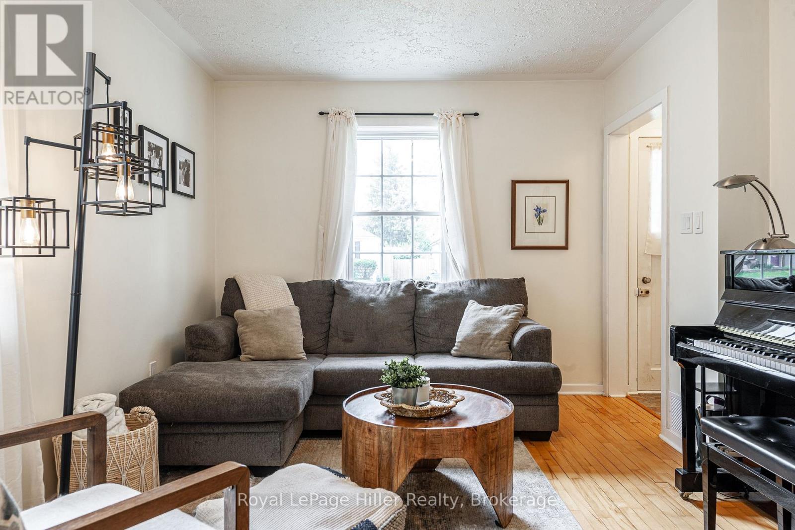 












20 CORIANO STREET

,
Stratford,




Ontario
N5A6C3

