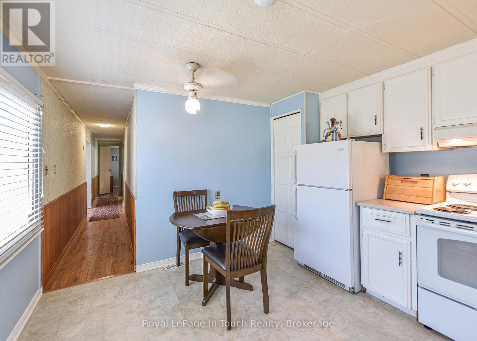 












4106 ASH CRESCENT

,
Severn,




Ontario
L3V0V1

