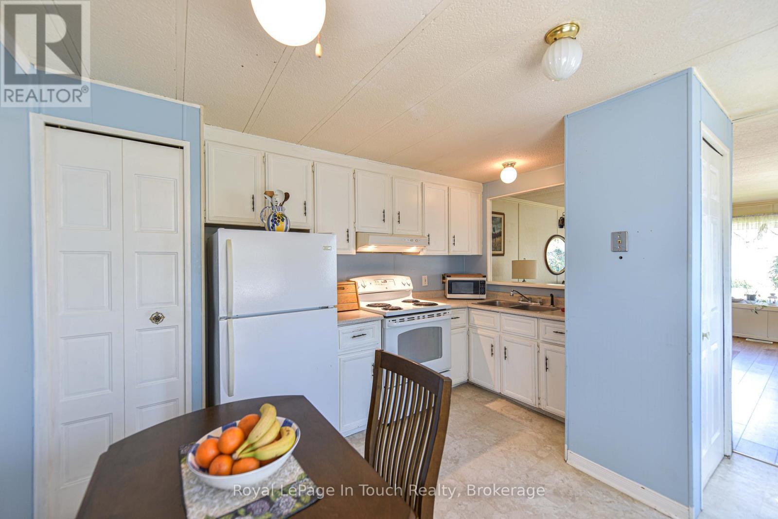 












4106 ASH CRESCENT

,
Severn,




Ontario
L3V0V1

