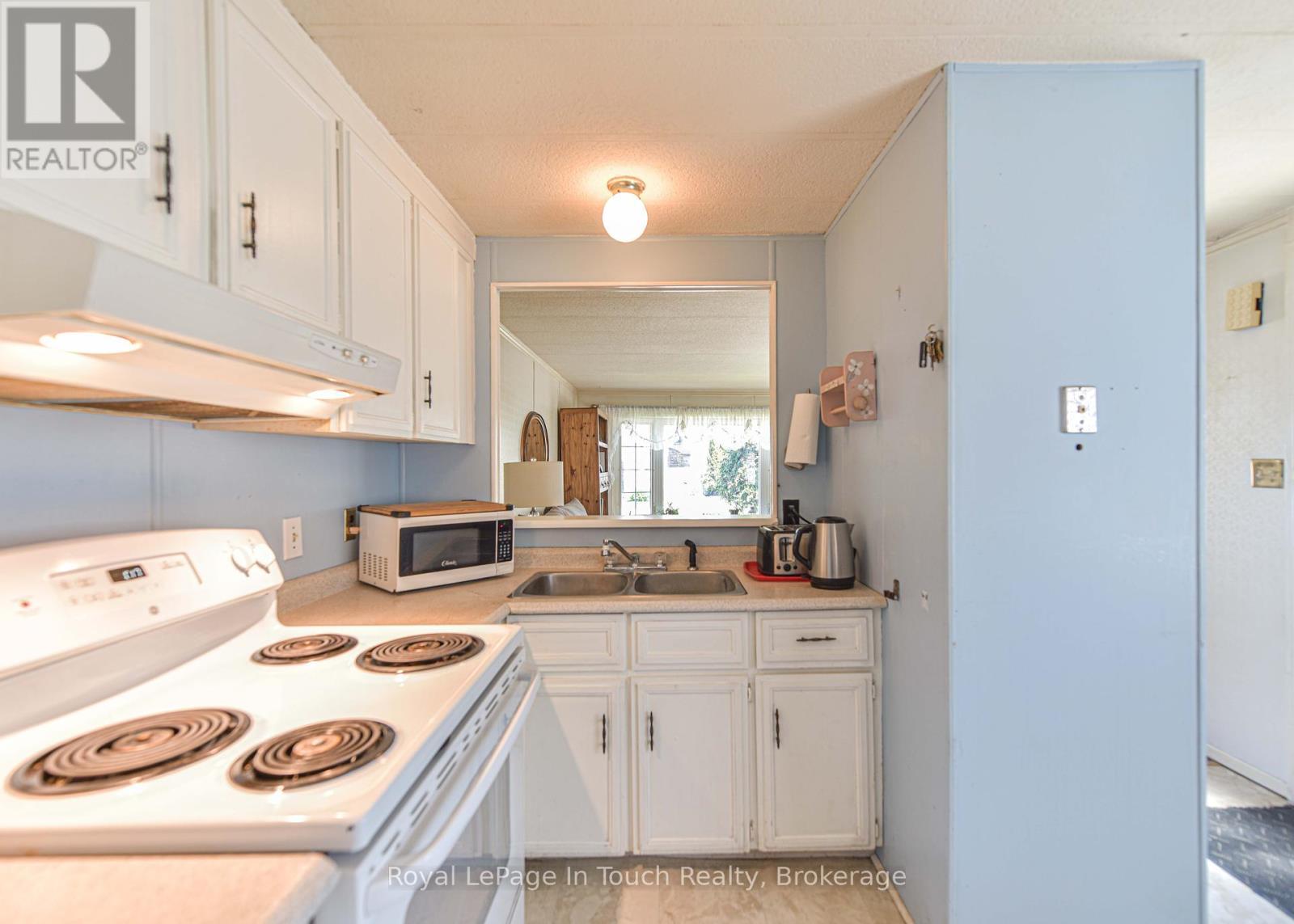 












4106 ASH CRESCENT

,
Severn,




Ontario
L3V0V1

