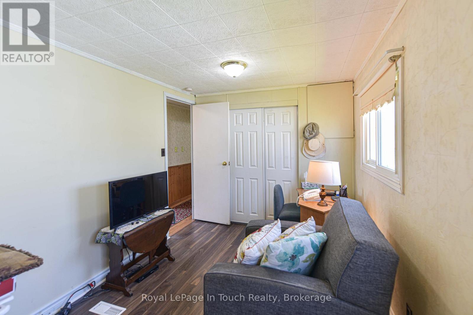 












4106 ASH CRESCENT

,
Severn,




Ontario
L3V0V1

