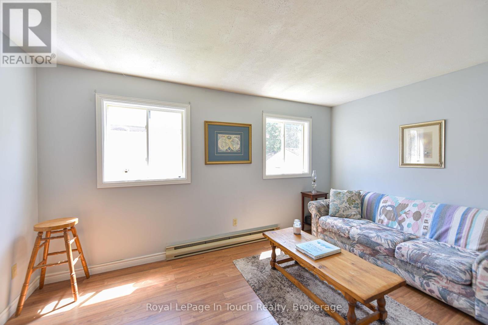 












4106 ASH CRESCENT

,
Severn,




Ontario
L3V0V1

