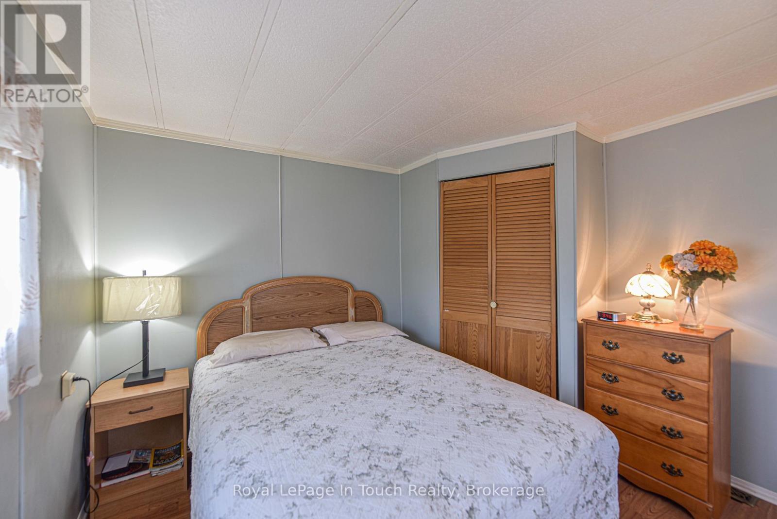 












4106 ASH CRESCENT

,
Severn,




Ontario
L3V0V1

