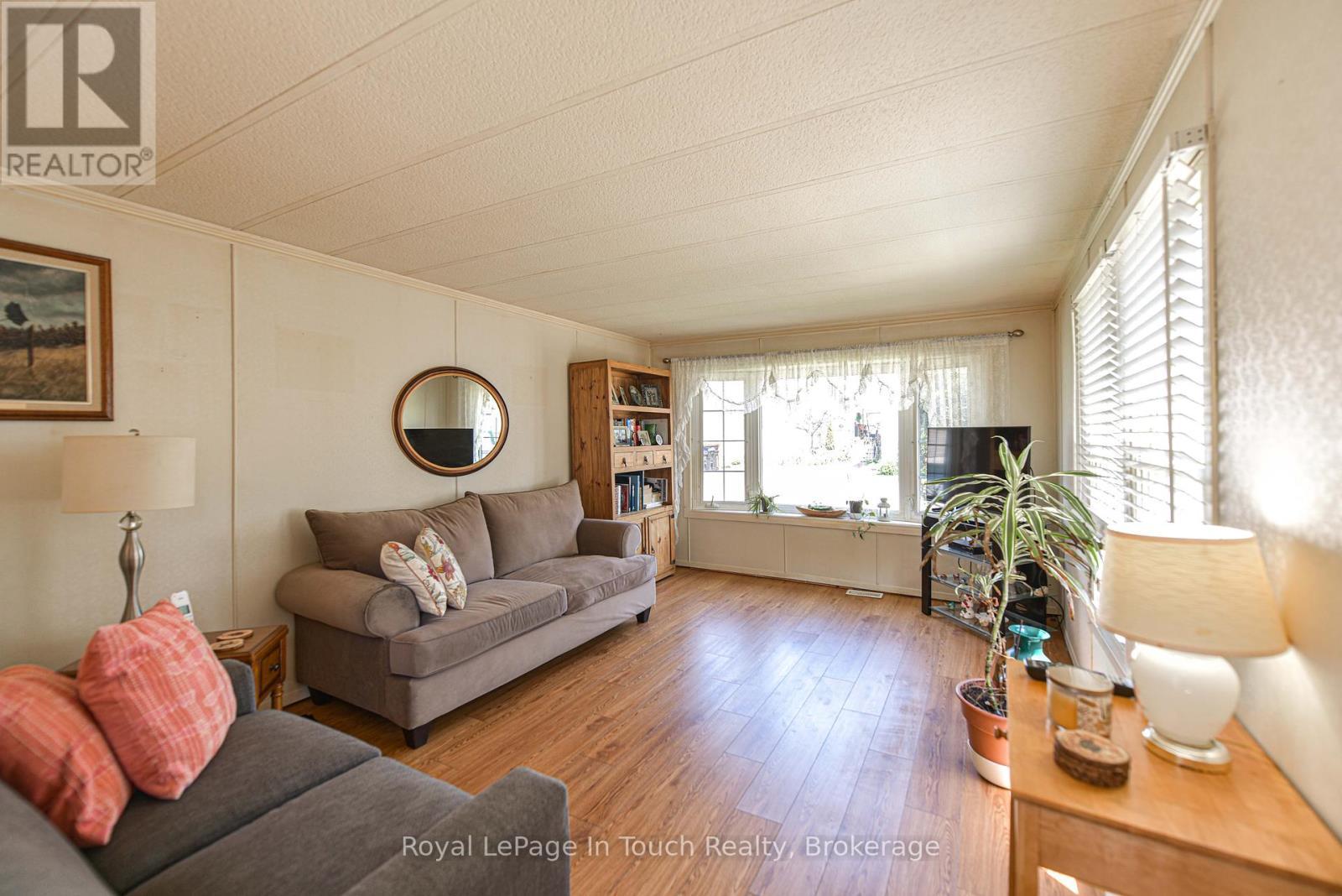












4106 ASH CRESCENT

,
Severn,




Ontario
L3V0V1

