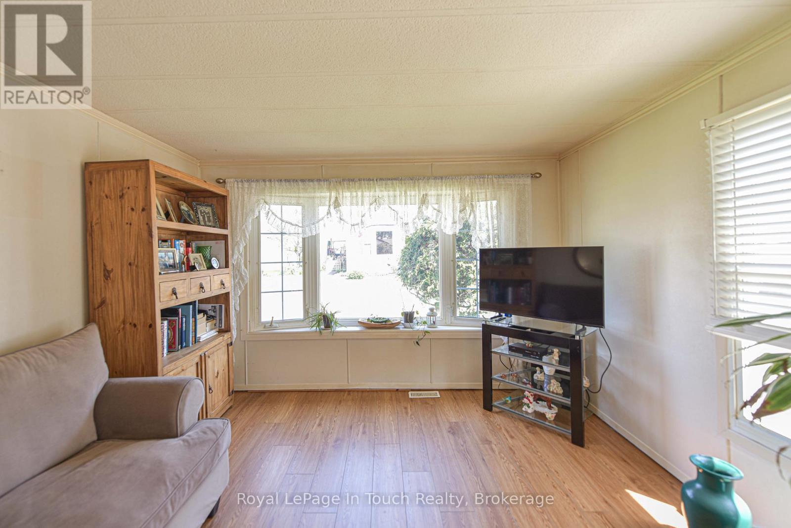 












4106 ASH CRESCENT

,
Severn,




Ontario
L3V0V1

