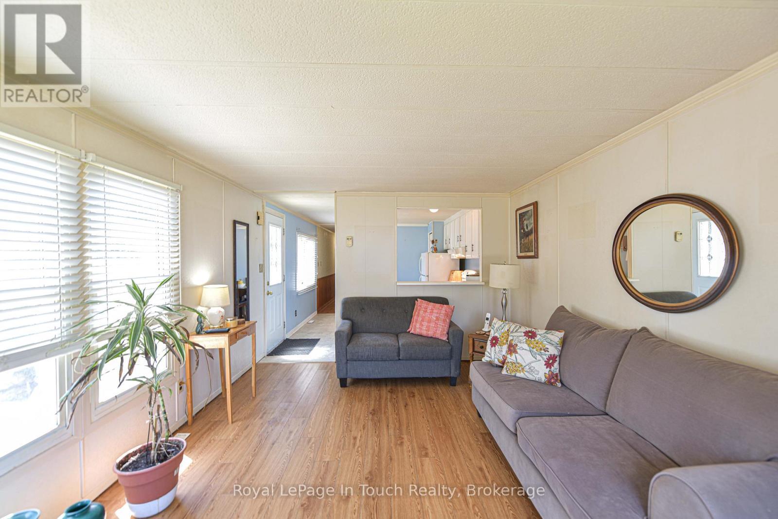 












4106 ASH CRESCENT

,
Severn,




Ontario
L3V0V1

