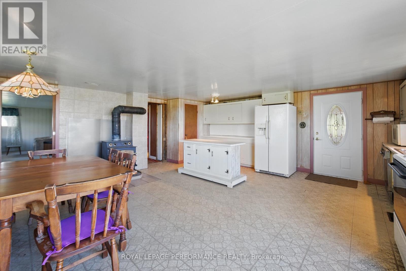 












3300 COUNTY RD 14 CONCESSION

,
East Hawkesbury,




Ontario
K0B1B0

