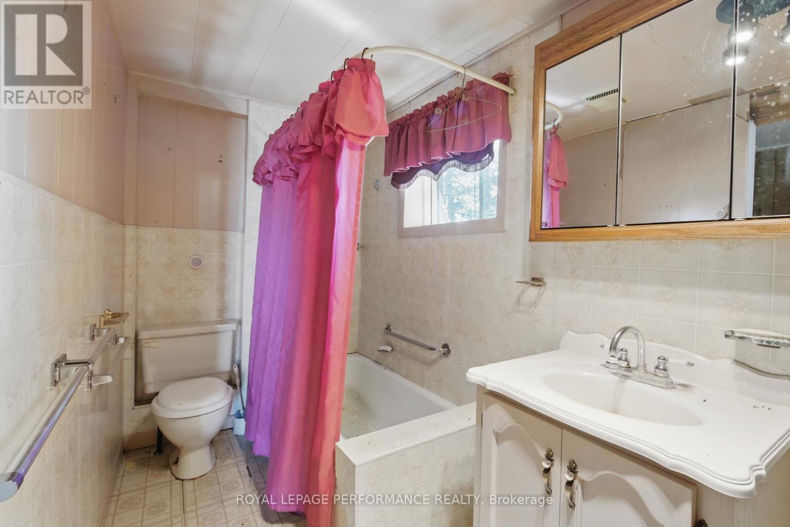 












3300 COUNTY RD 14 CONCESSION

,
East Hawkesbury,




Ontario
K0B1B0

