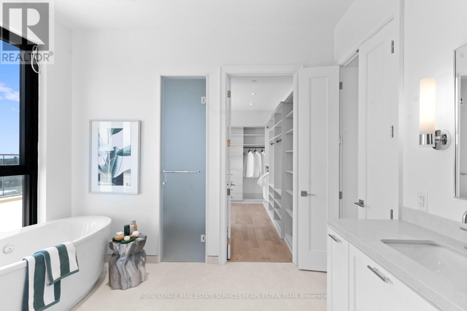 












PH02 - 1 STRATHGOWAN AVENUE

,
Toronto,




Ontario
M4N2H8

