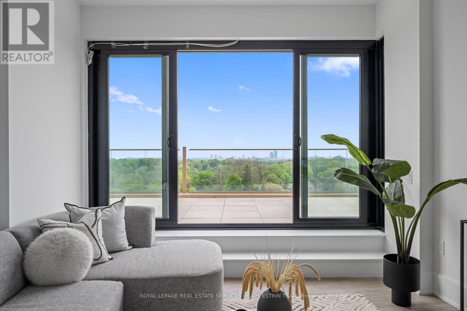












PH02 - 1 STRATHGOWAN AVENUE

,
Toronto,




Ontario
M4N2H8

