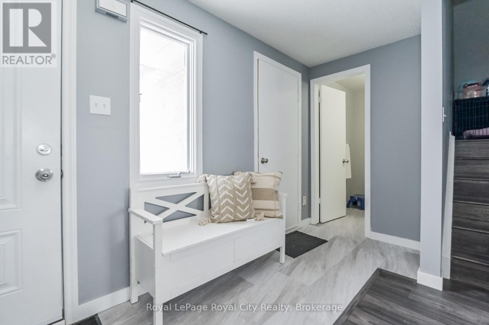












300 STORNOWAY DRIVE

,
Centre Wellington (Fergus),




Ontario
N1M3K6

