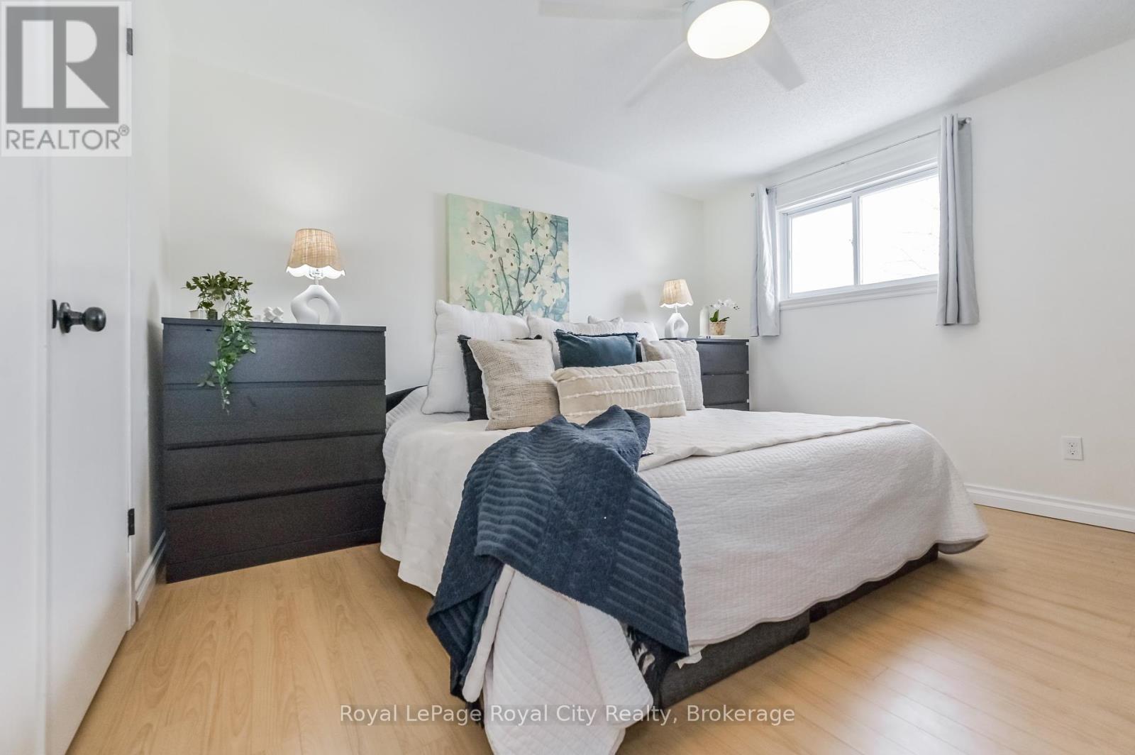 












300 STORNOWAY DRIVE

,
Centre Wellington (Fergus),




Ontario
N1M3K6

