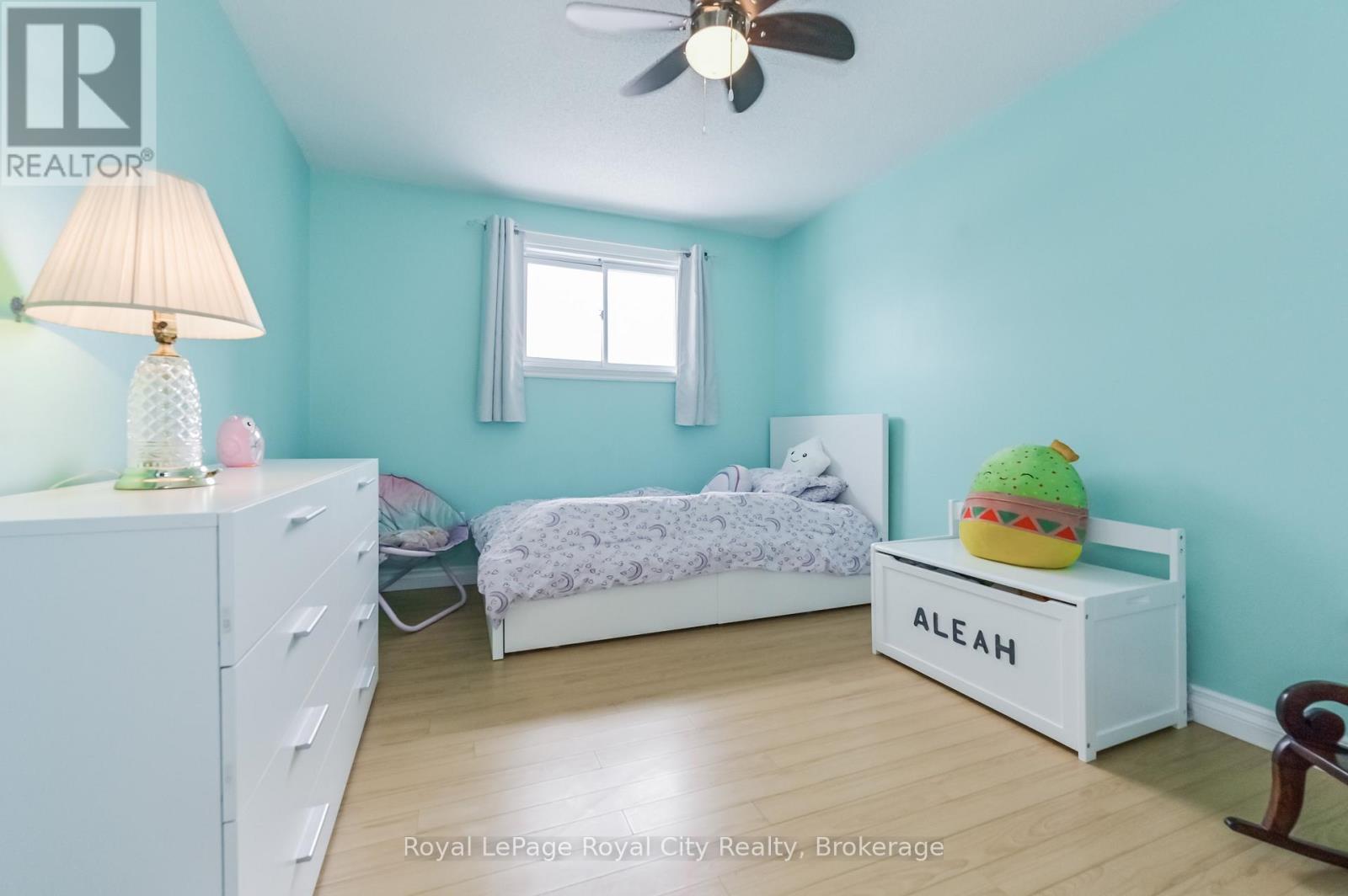 












300 STORNOWAY DRIVE

,
Centre Wellington (Fergus),




Ontario
N1M3K6

