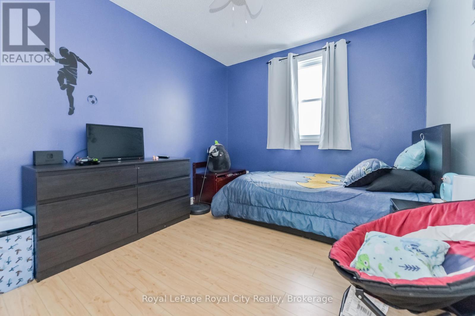 












300 STORNOWAY DRIVE

,
Centre Wellington (Fergus),




Ontario
N1M3K6

