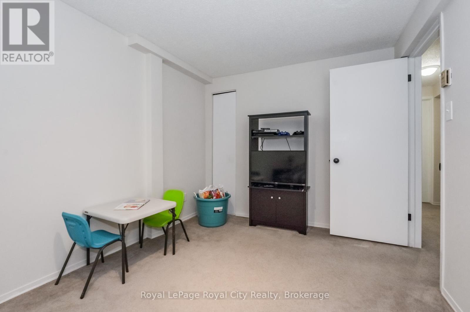 












300 STORNOWAY DRIVE

,
Centre Wellington (Fergus),




Ontario
N1M3K6


