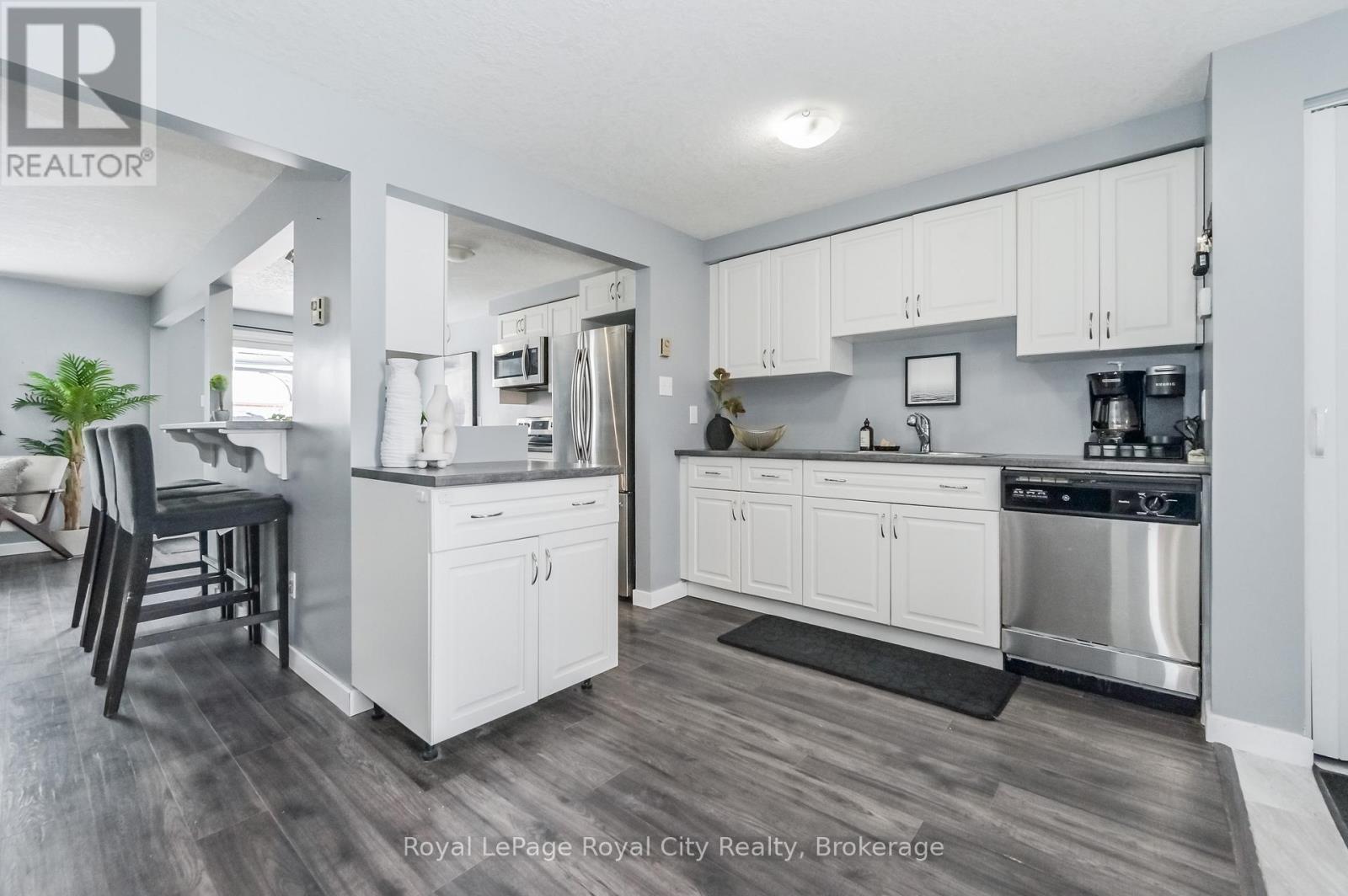 












300 STORNOWAY DRIVE

,
Centre Wellington (Fergus),




Ontario
N1M3K6


