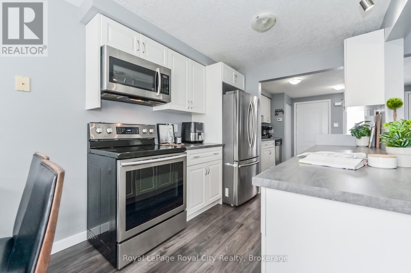 












300 STORNOWAY DRIVE

,
Centre Wellington (Fergus),




Ontario
N1M3K6

