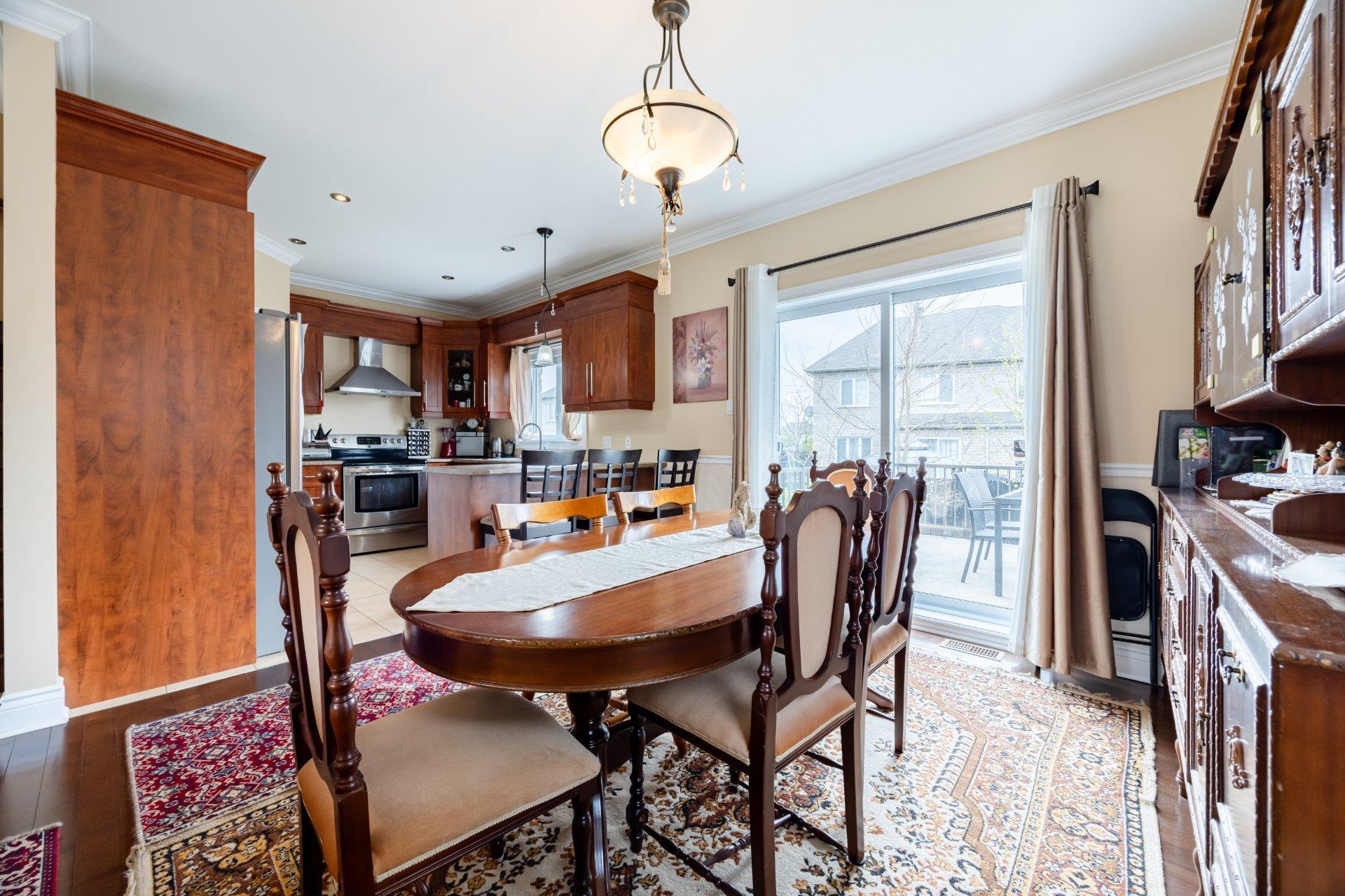 









7775


Rue de Lausanne

,
Brossard,




QC
J4Y0J4

