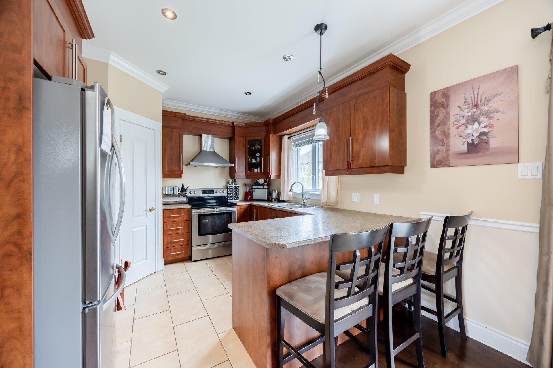 









7775


Rue de Lausanne

,
Brossard,




QC
J4Y0J4

