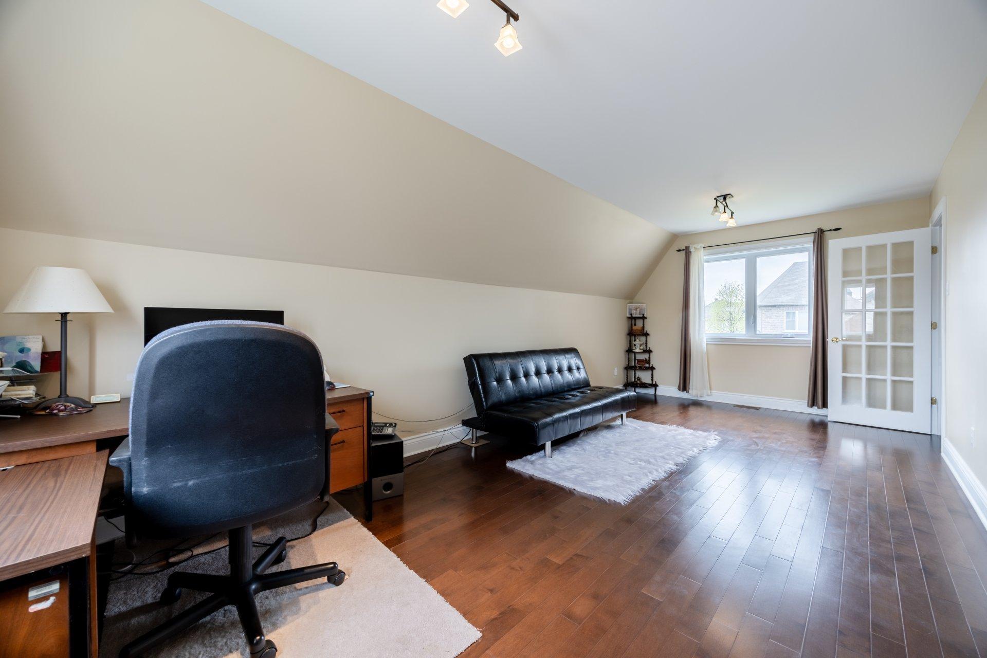 









7775


Rue de Lausanne

,
Brossard,




QC
J4Y0J4

