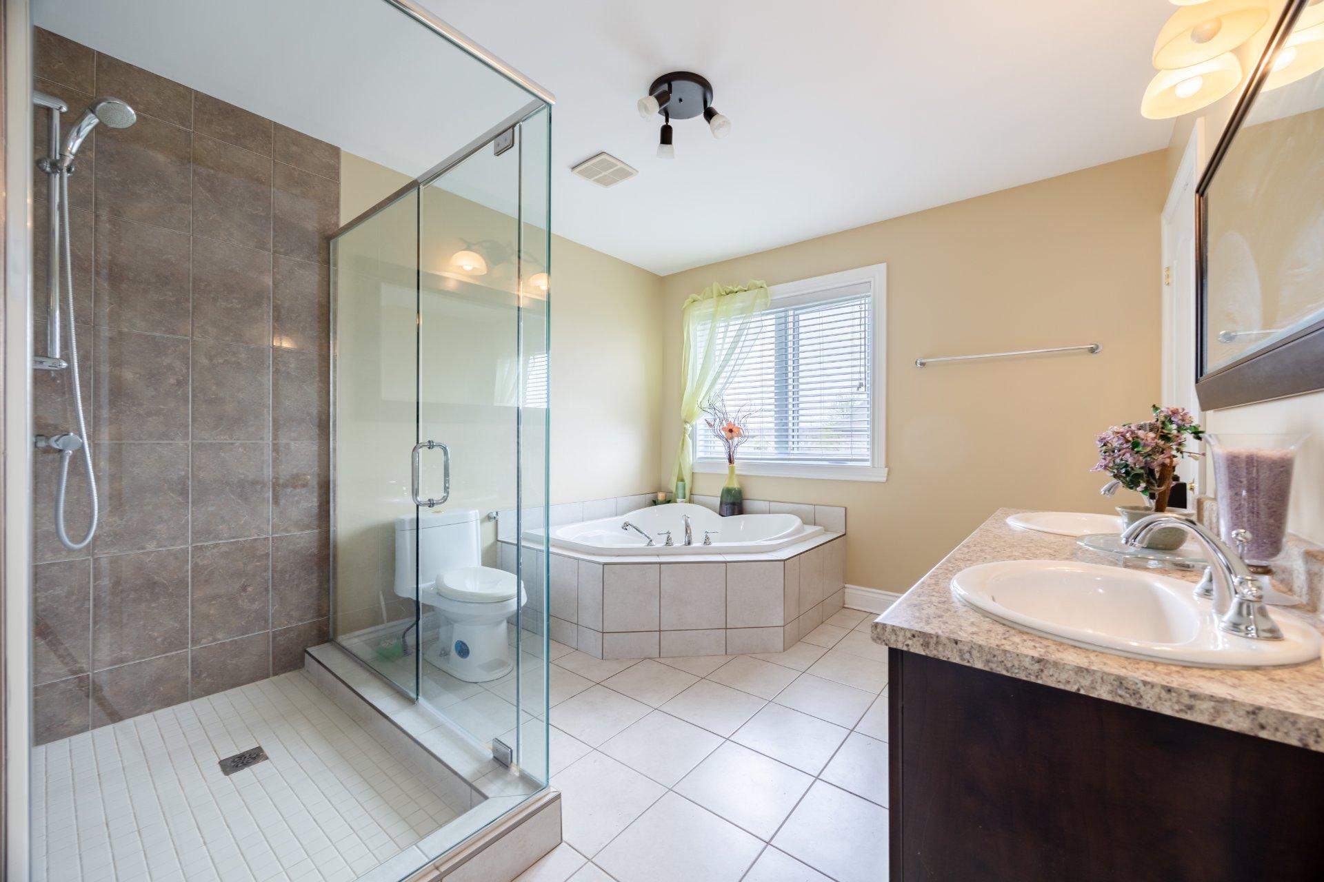 









7775


Rue de Lausanne

,
Brossard,




QC
J4Y0J4

