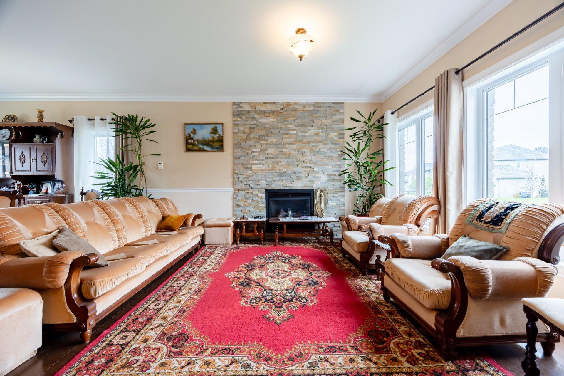 









7775


Rue de Lausanne

,
Brossard,




QC
J4Y0J4

