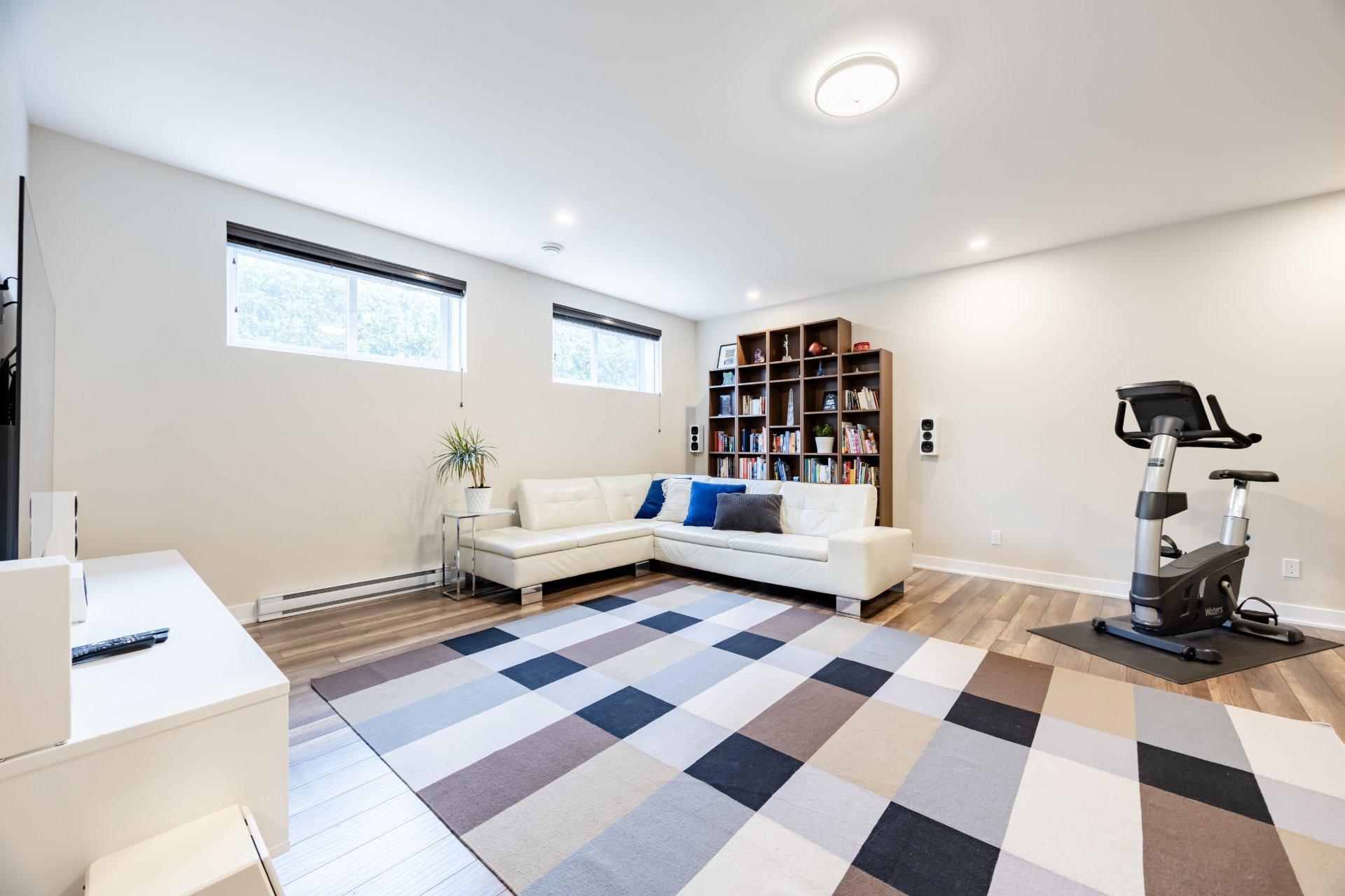 









7730


Rue de Liverpool

,
Brossard,




QC
J4Y0J6

