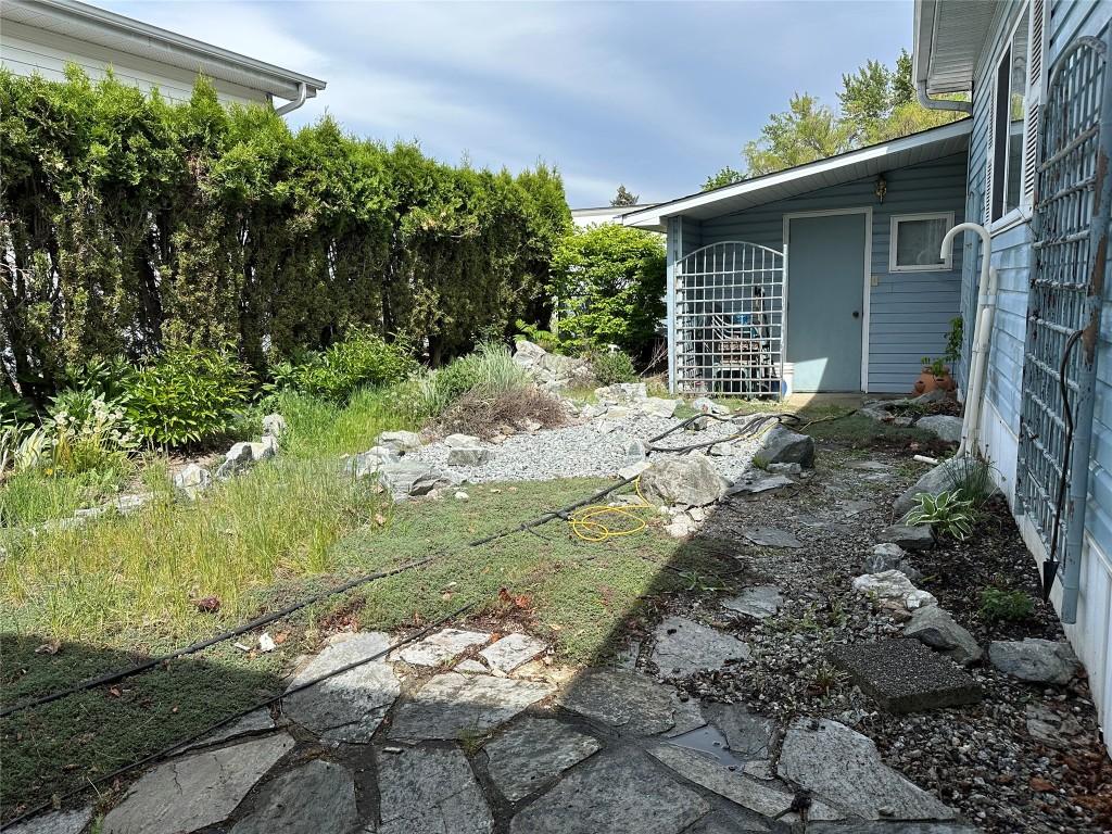 









5484


25

Avenue, A6,
Vernon,




BC
V1T 7A8

