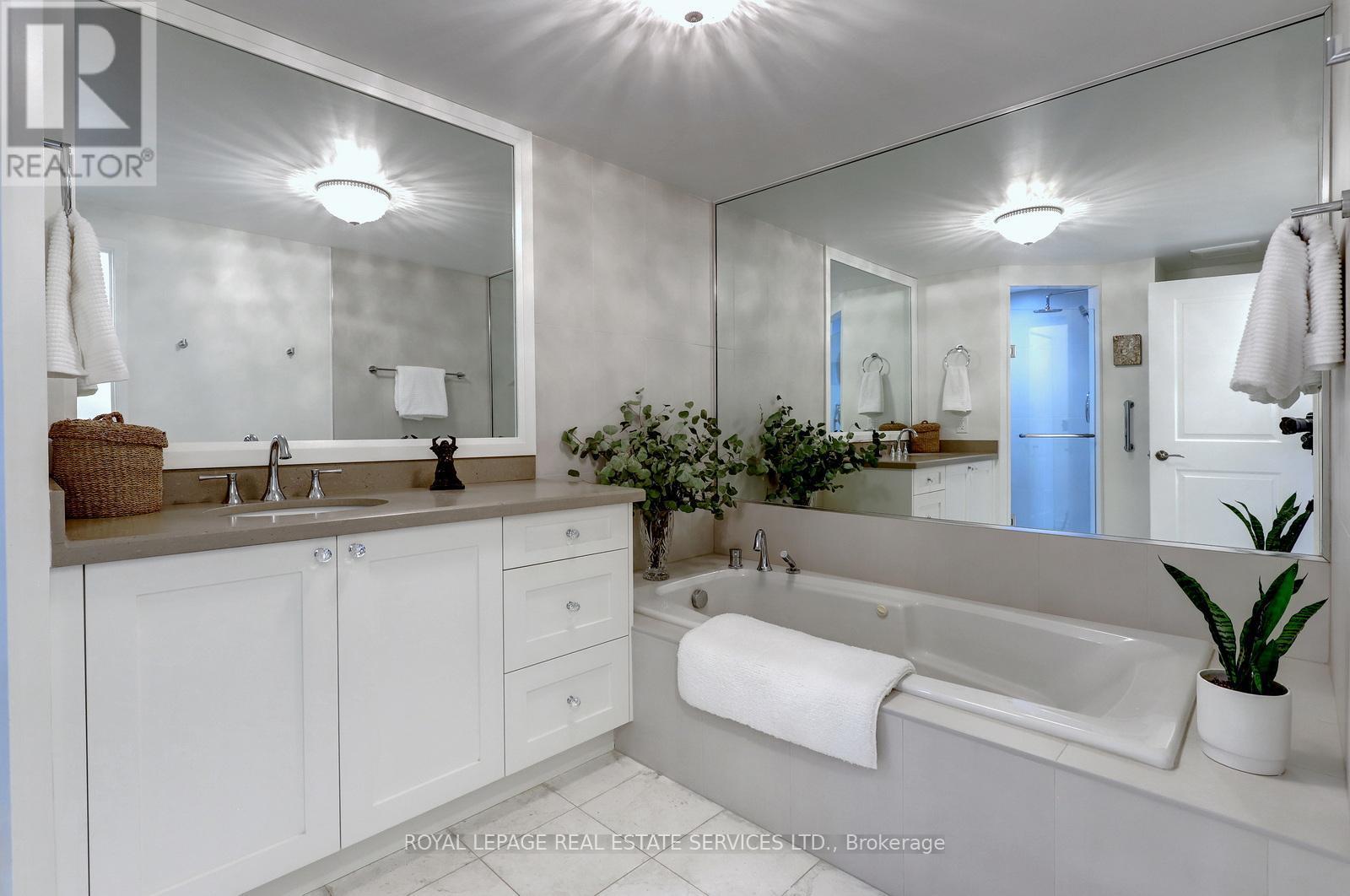 












PH11C - 2190 LAKESHORE ROAD

,
Burlington,




Ontario
L7R4K1

