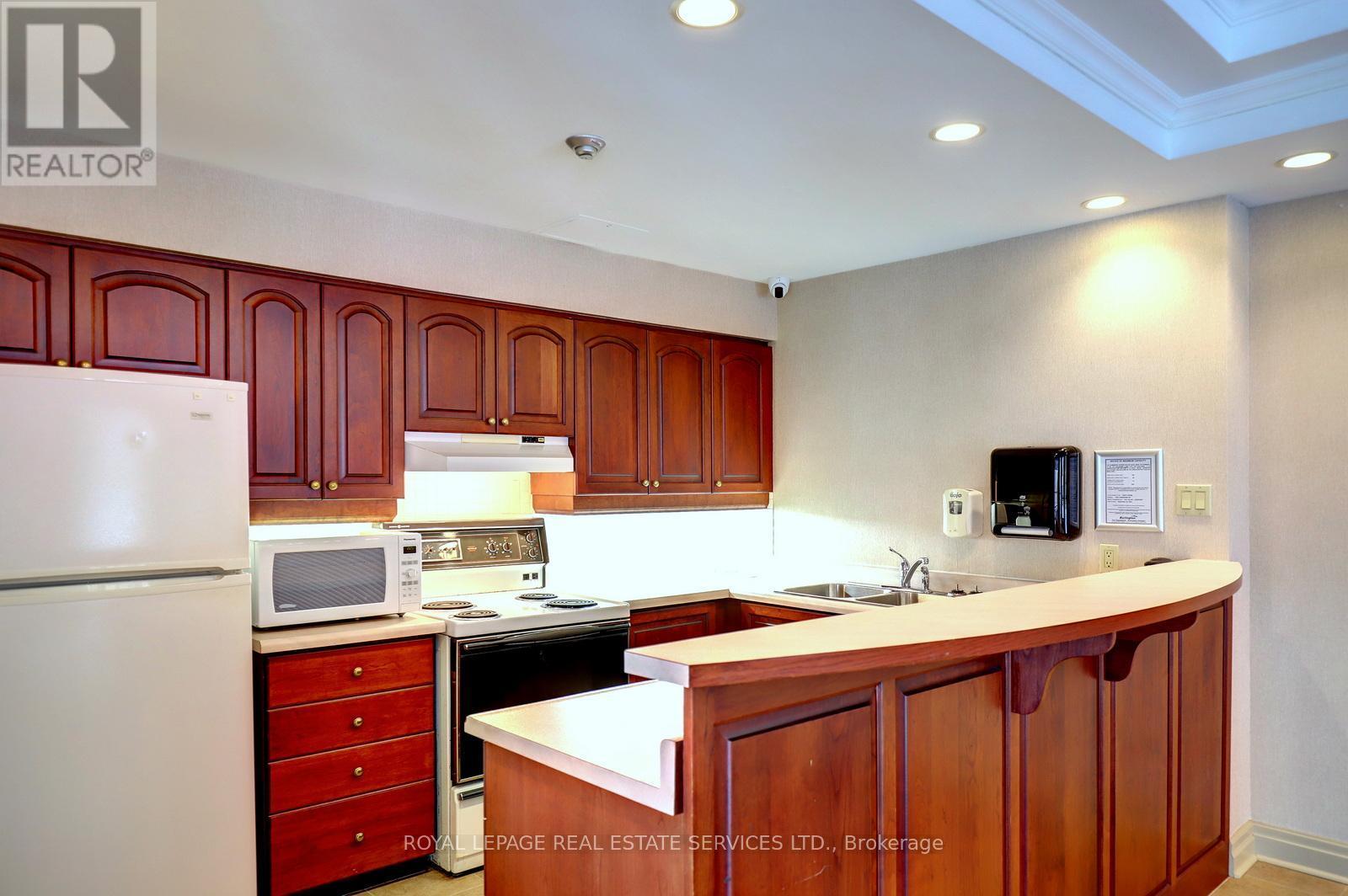 












PH11C - 2190 LAKESHORE ROAD

,
Burlington,




Ontario
L7R4K1

