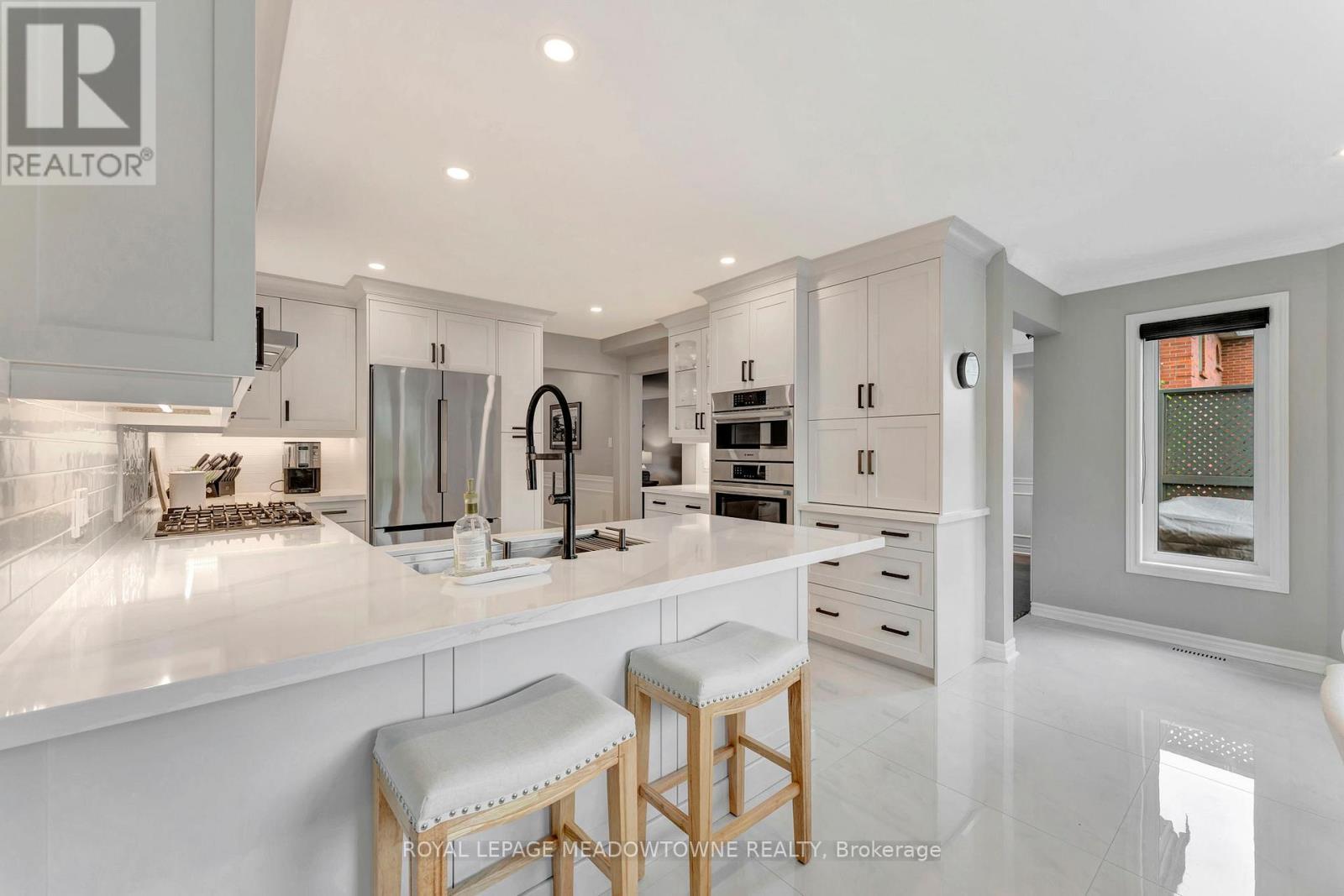












2008 PEAK PLACE

,
Oakville,




Ontario
L6H5T2

