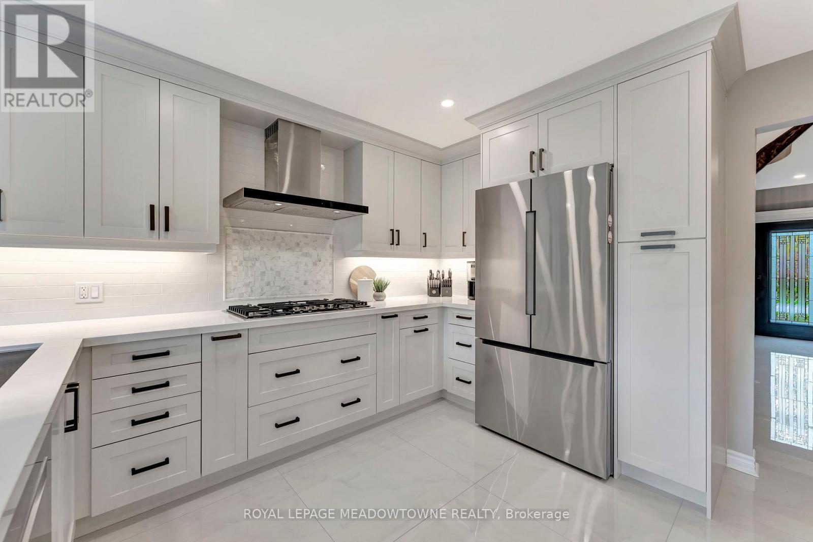 












2008 PEAK PLACE

,
Oakville,




Ontario
L6H5T2


