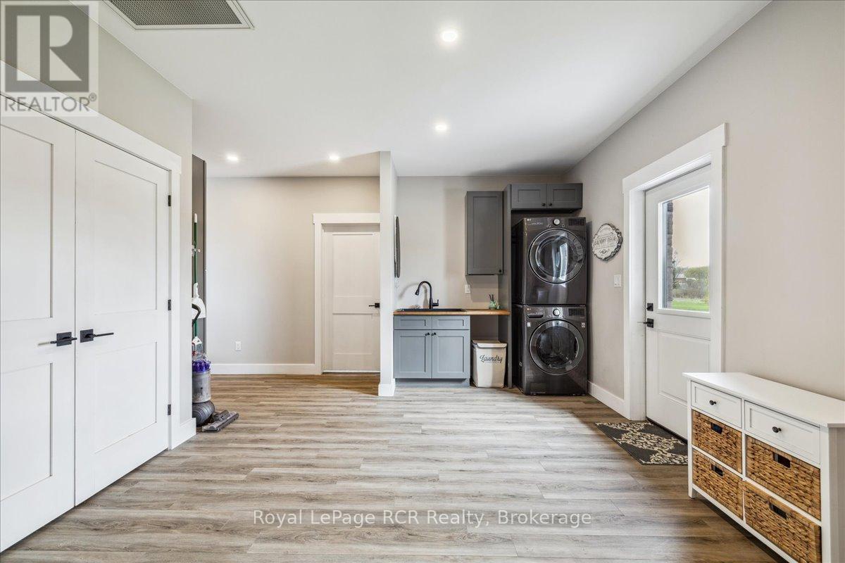 












438811 GREY 15 ROAD

,
Meaford,




Ontario
N4K5N3

